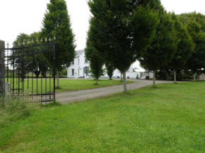 Отель The Carriage Houses at Beechpark House  Бунратти